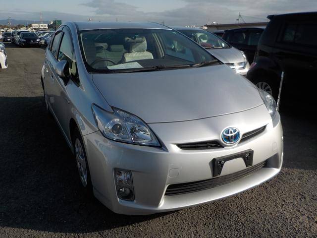 トヨタ プリウス S